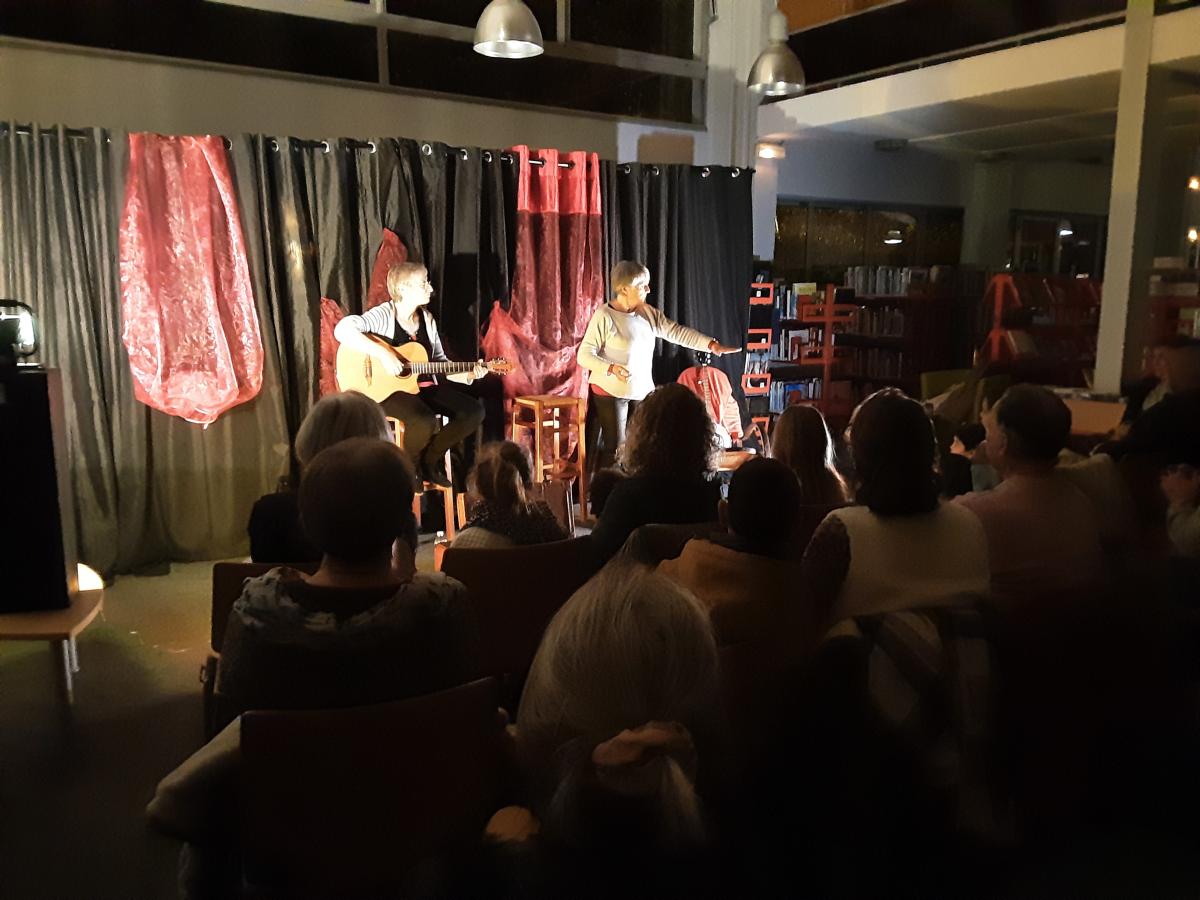 Spectacle de contes à la médiathèque